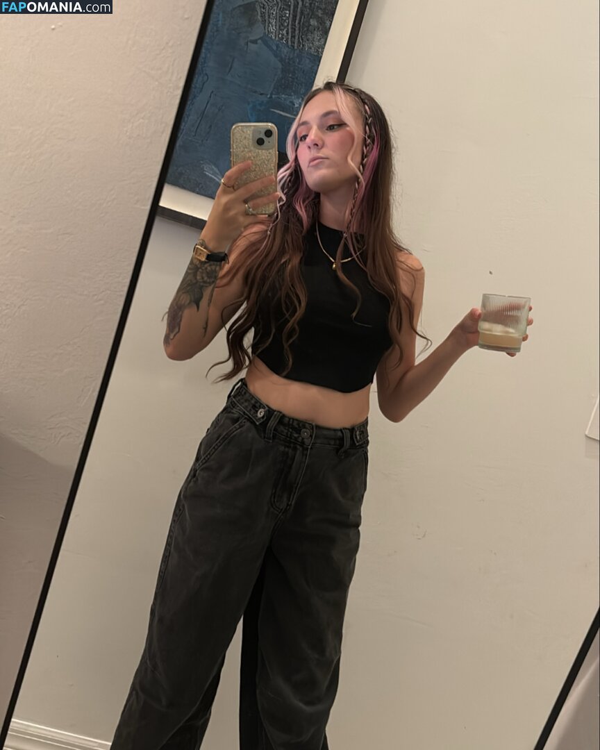 Poppy Quinn / PoppyQuinnn / https: / poppyquinn33 / the.poppy.quinn Nu OnlyFans  Photo fuitée #16