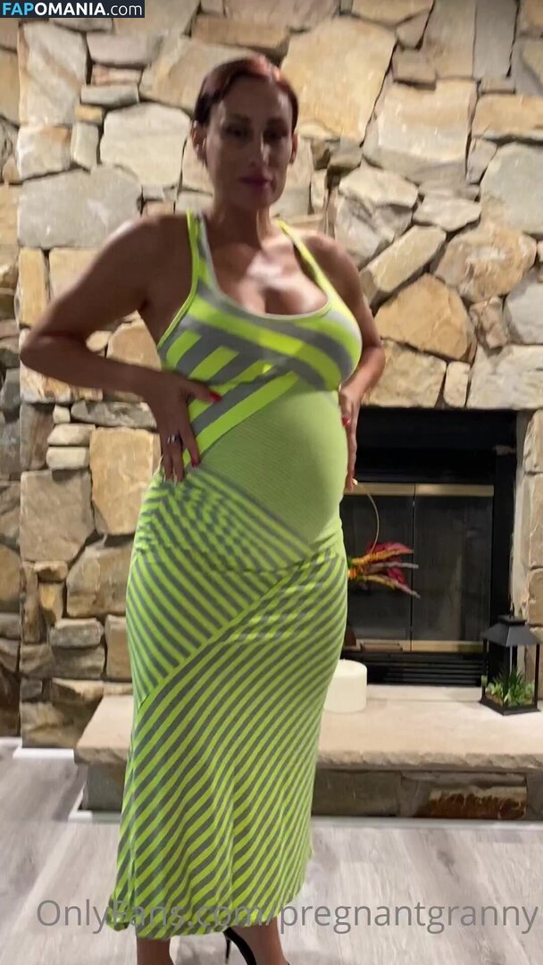 PregnantGranny Nu OnlyFans  Photo fuitée #1