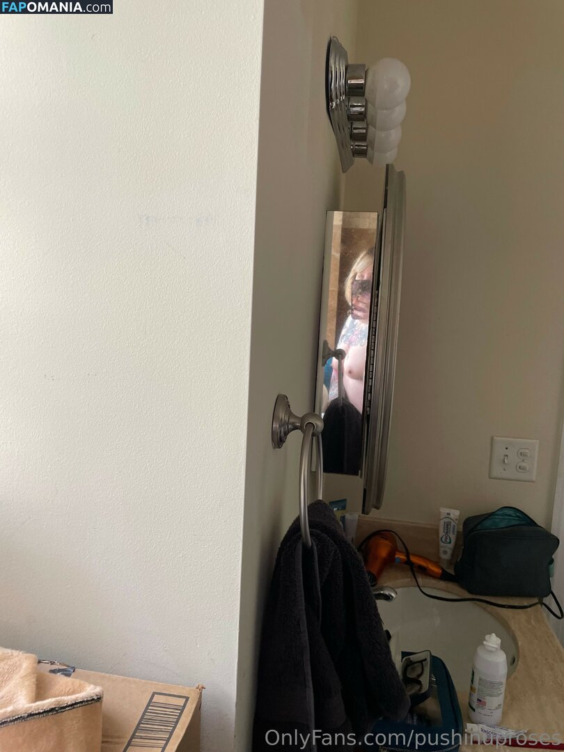 PushingUpRoses / https: / pushinuproses Nu OnlyFans  Photo fuitée #307