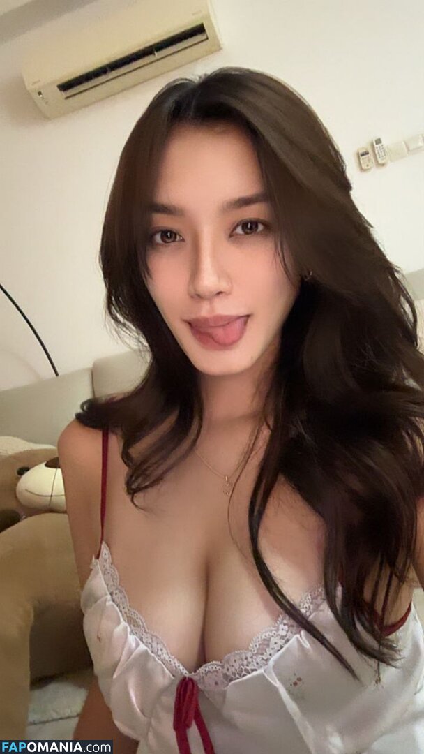 Qamarina Lim / https: / qamarinalim_ Nu OnlyFans  Photo fuitée #3