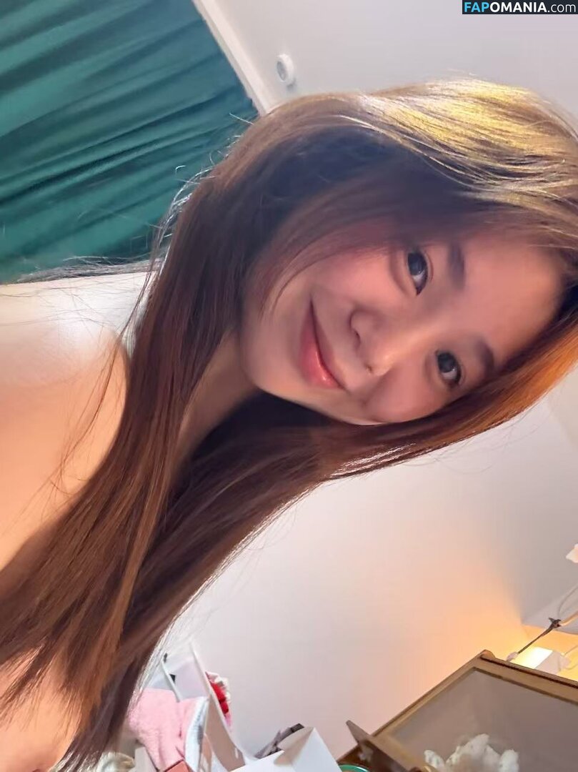 https: / qianqianwan96 Nu OnlyFans  Photo fuitée #1