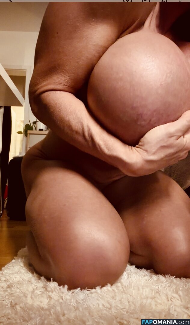 QueenMuscleBoobs Nu OnlyFans  Photo fuitée #20