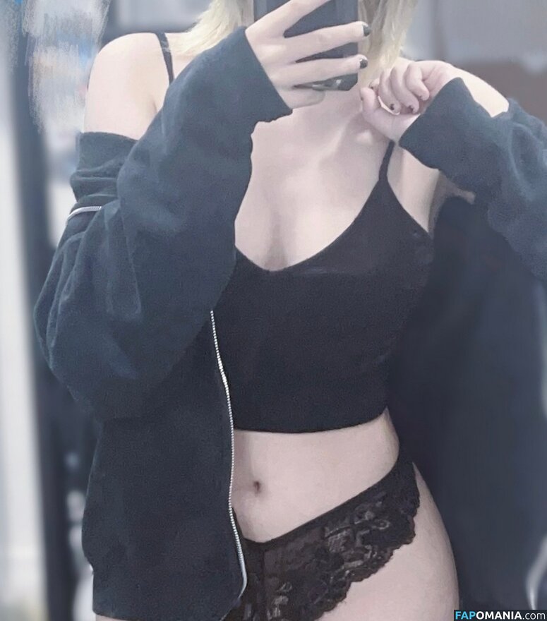 cw / https: / rabbit_poem / rabbitpoem Nu OnlyFans  Photo fuitée #6