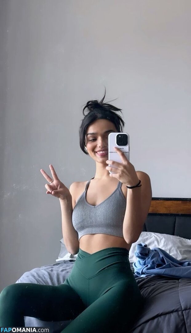 Rachel Zegler / rachelzegler / rachmariexoxo Nu OnlyFans  Photo fuitée #866