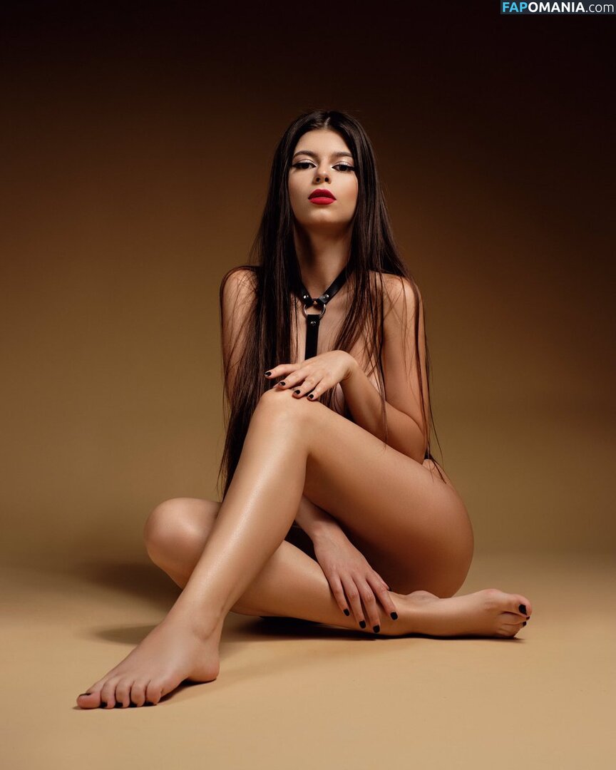 Raducu Mihaela / mihaelaraducu / raducumihaela / raducumihaela__ Nu OnlyFans  Photo fuitée #1