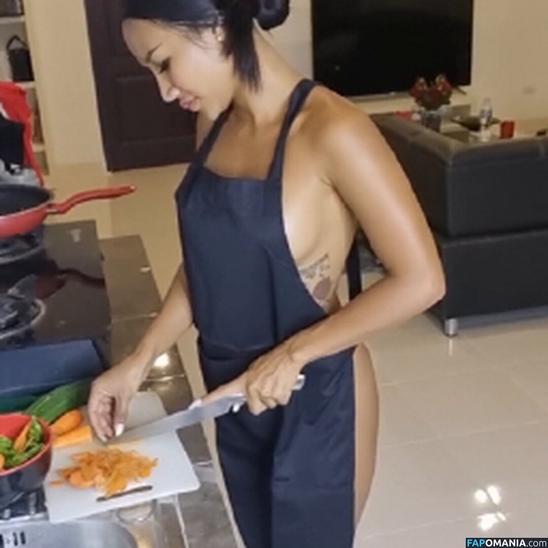 Reeno Ploy / reeno_ploy Nu OnlyFans  Photo fuitée #1