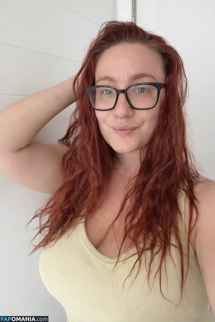 ChicksWithFics / RefashionedHippie Nu OnlyFans  Photo fuitée #1