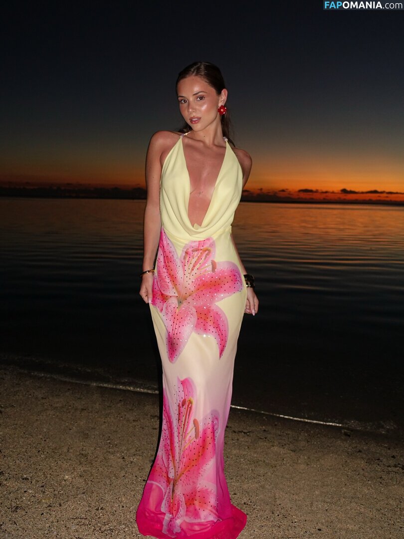 Romane Bertrand / rromane.b Nu OnlyFans  Photo fuitée #19