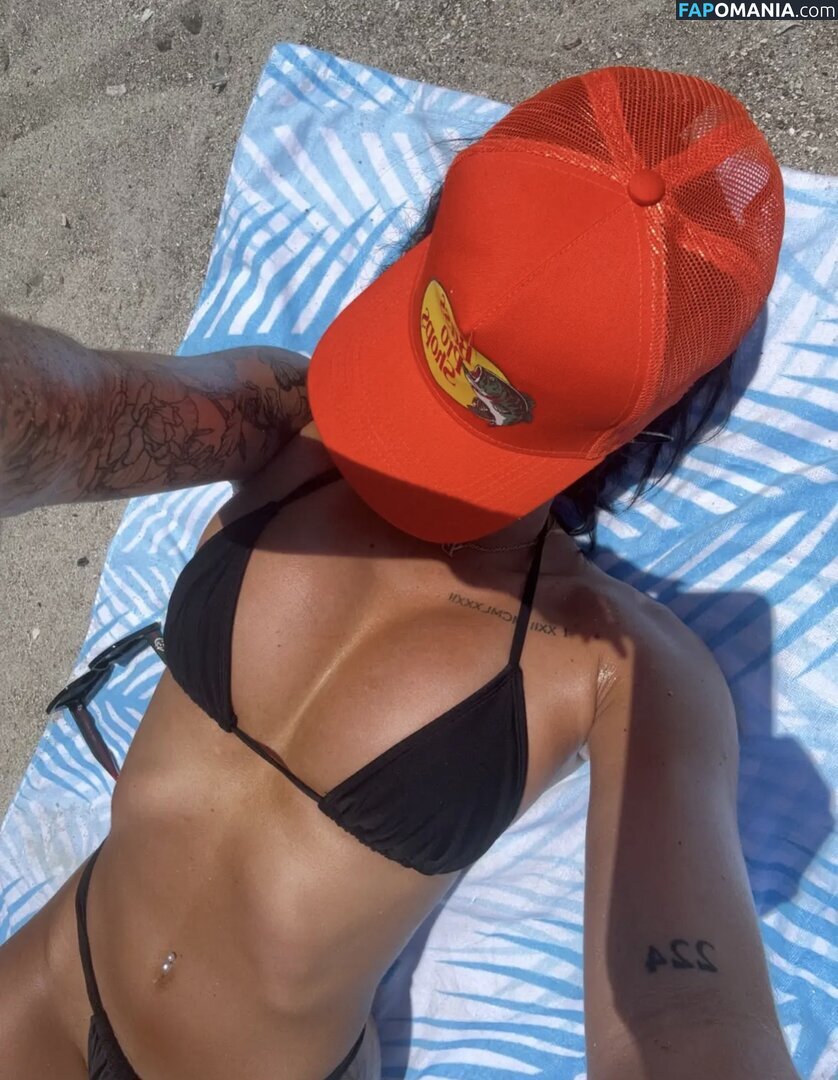 Petitetattedplati / Ronika Eskins / ronika_eskins Nu OnlyFans  Photo fuitée #102