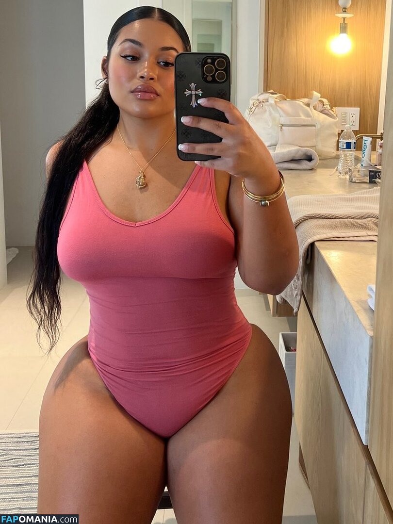 Roseyroyyal Nu OnlyFans  Photo fuitée #1