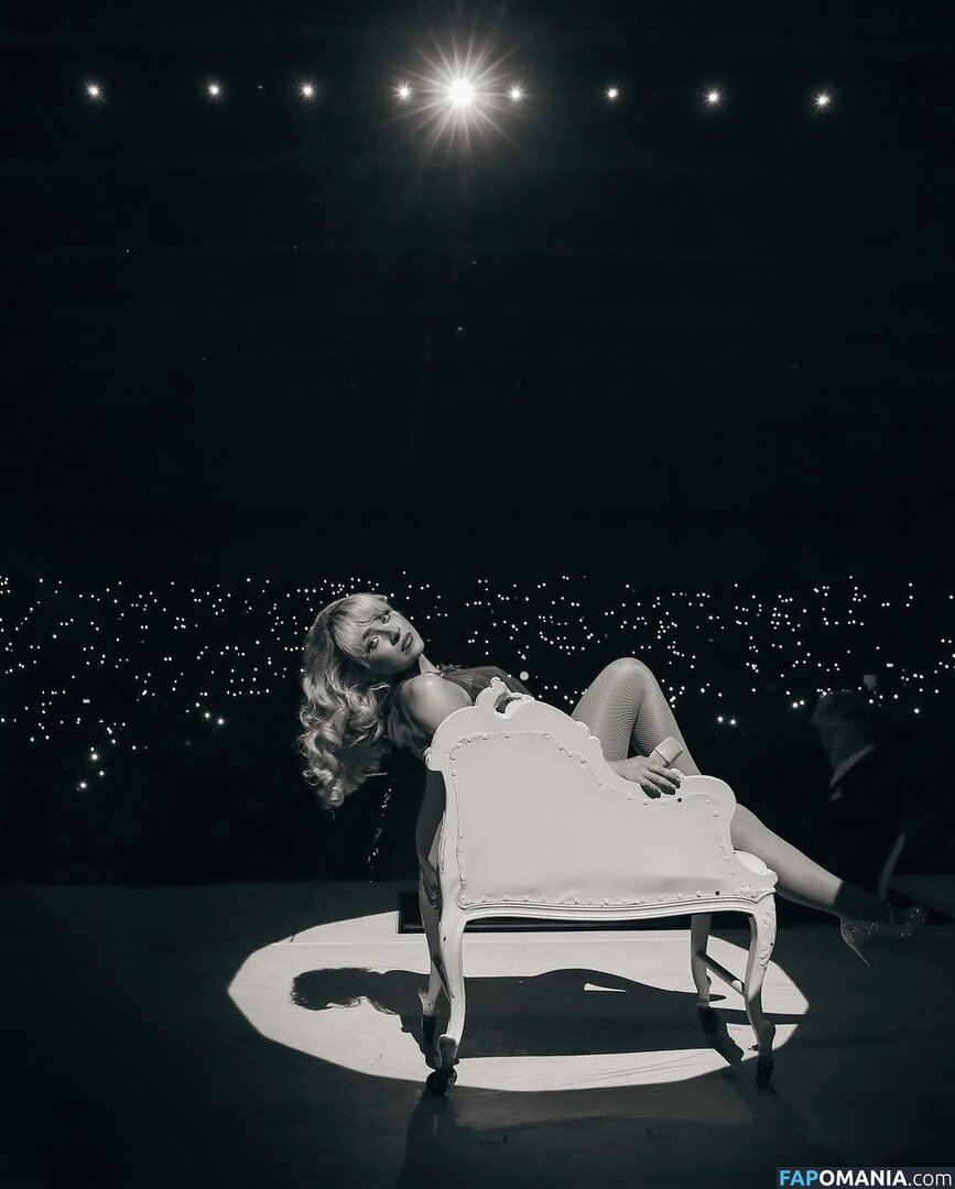 Sabrina Carpenter / https: / sabrinacarpenter Nu OnlyFans  Photo fuitée #2540
