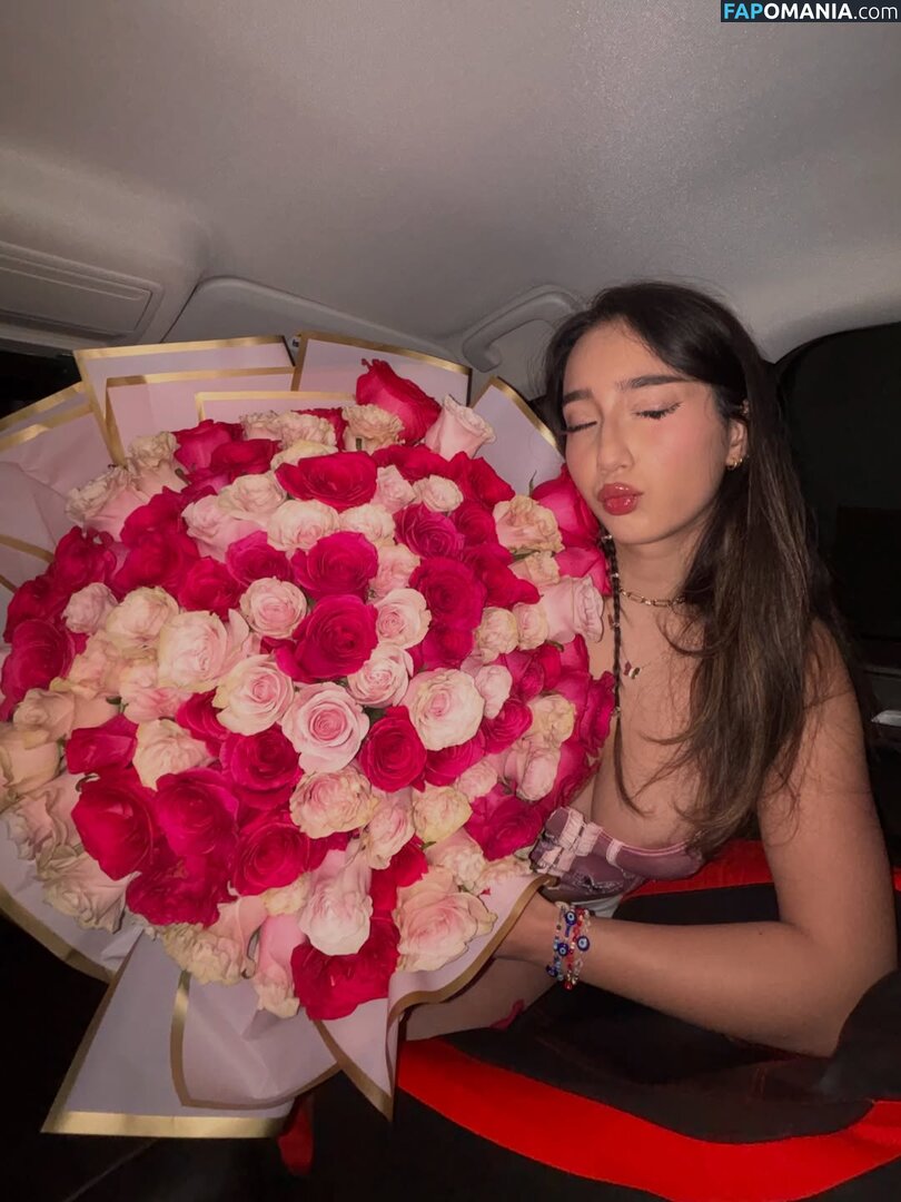 Sabrina Pezeshkian / sabababaroo / sabadabadoodle Nu OnlyFans  Photo fuitée #246