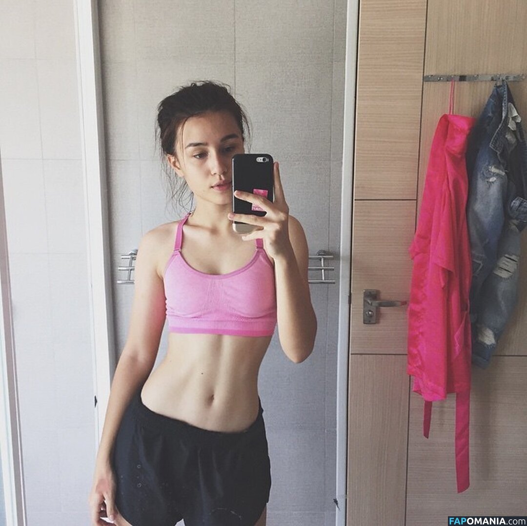 Saffron Sharpe / saffronsharpe Nu OnlyFans  Photo fuitée #12