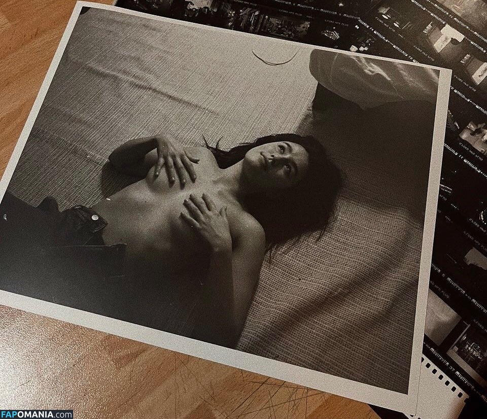 Saffron Sharpe / saffronsharpe Nu OnlyFans  Photo fuitée #17