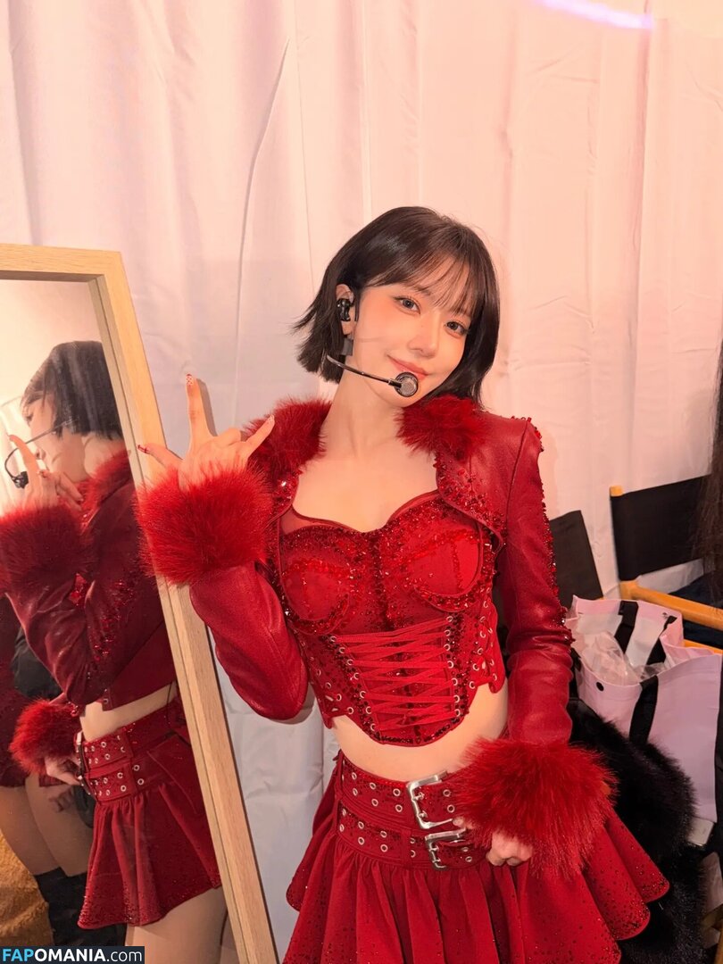 39saku_chan / LESSERAFIM / Sakura Miyawaki 宮脇 咲良 Nu OnlyFans  Photo fuitée #7
