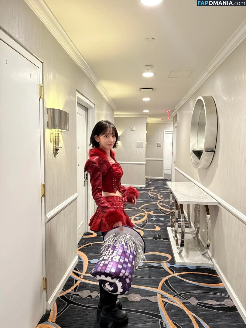 39saku_chan / LESSERAFIM / Sakura Miyawaki 宮脇 咲良 Nu OnlyFans  Photo fuitée #11