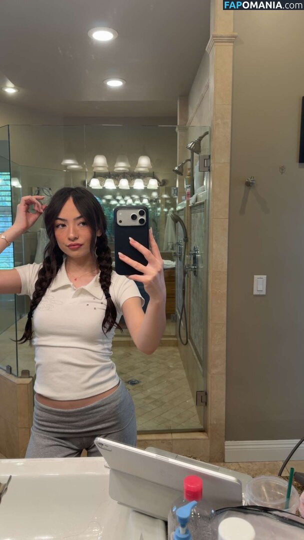 Sakura Shymko / SakuraShymko Nu OnlyFans  Photo fuitée #16