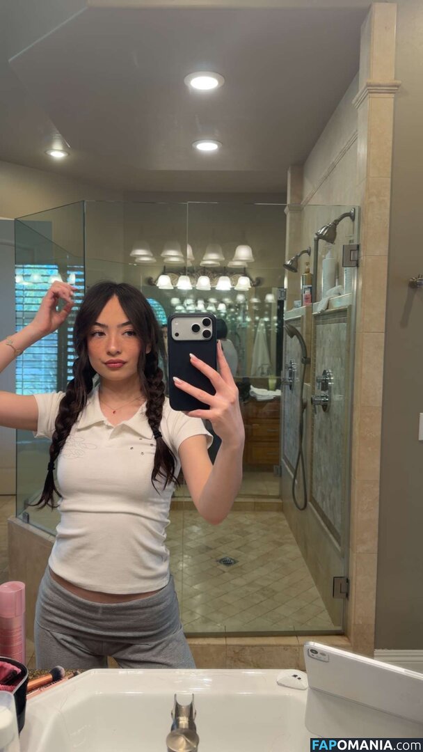 Sakura Shymko / SakuraShymko Nu OnlyFans  Photo fuitée #17