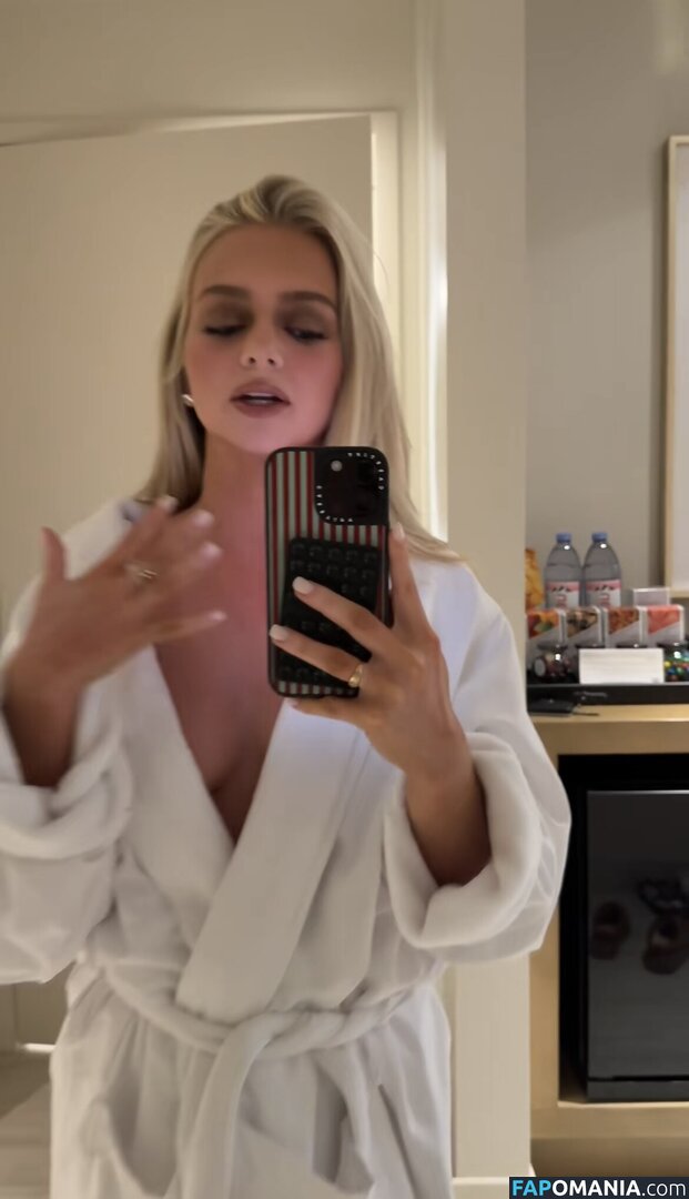 Samantha Riehl / https: / samanthariehl Nu OnlyFans  Photo fuitée #1