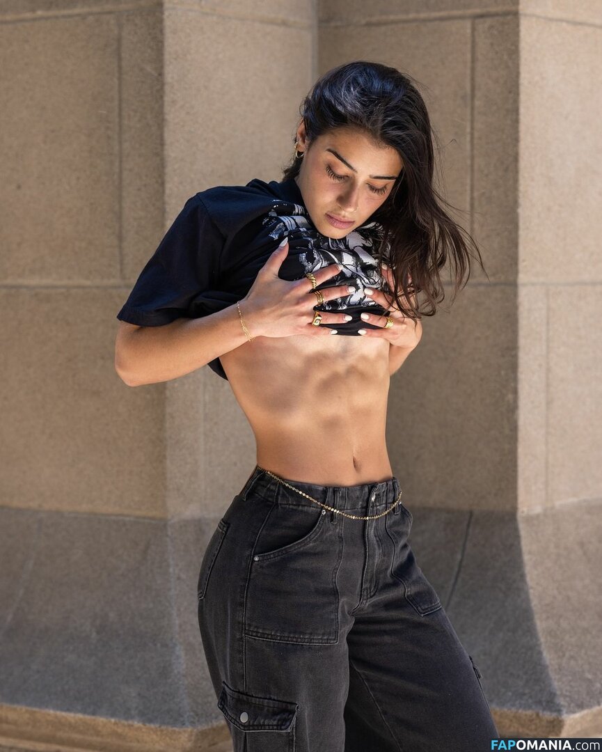 Sara Saffari / sarasaffari__ Nu OnlyFans  Photo fuitée #360