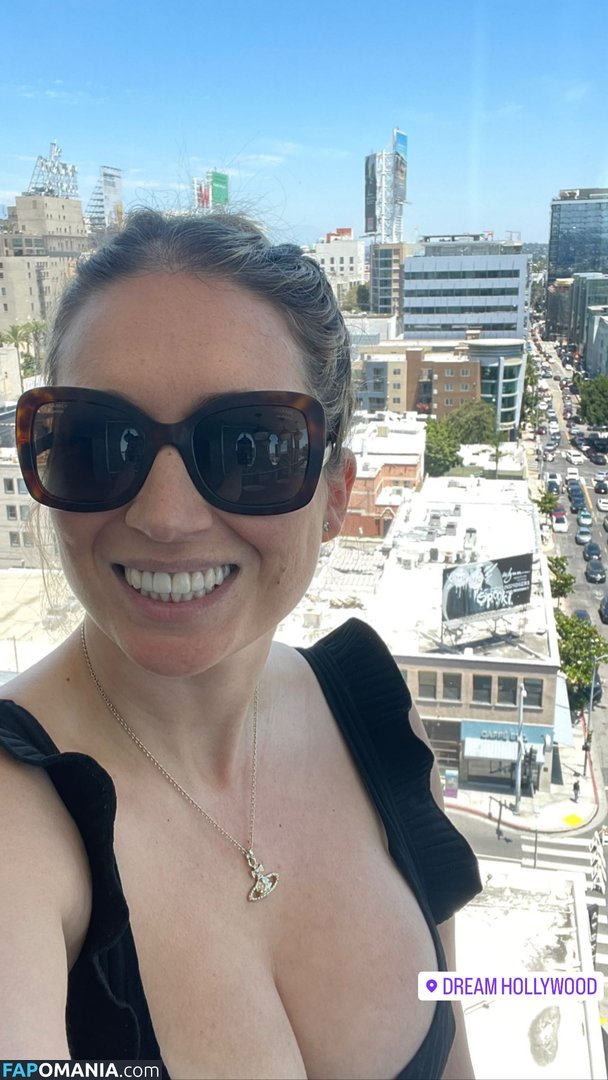 Sarah Cruddas / sarahcruddastv Nu OnlyFans  Photo fuitée #1