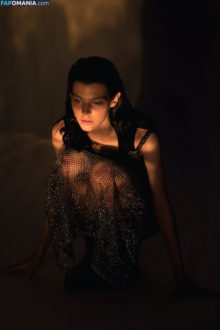 Sasha Zotova / shuzolotova Nu OnlyFans  Photo fuitée #4