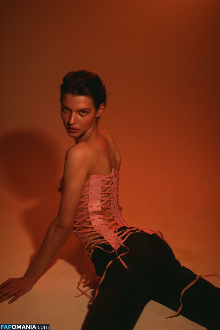 Sasha Zotova / shuzolotova Nu OnlyFans  Photo fuitée #5
