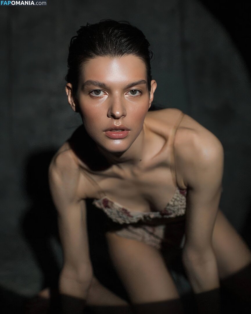 Sasha Zotova / shuzolotova Nu OnlyFans  Photo fuitée #11