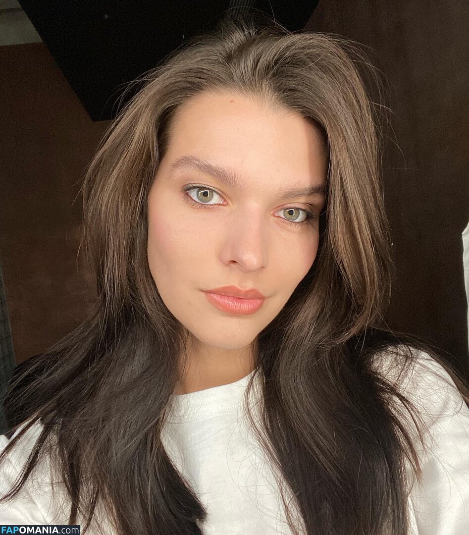 Sasha Zotova / shuzolotova Nu OnlyFans  Photo fuitée #13