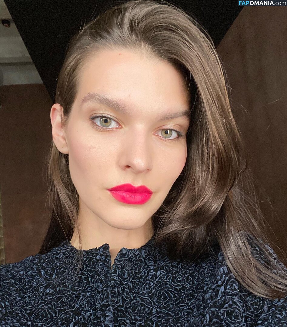 Sasha Zotova / shuzolotova Nu OnlyFans  Photo fuitée #14