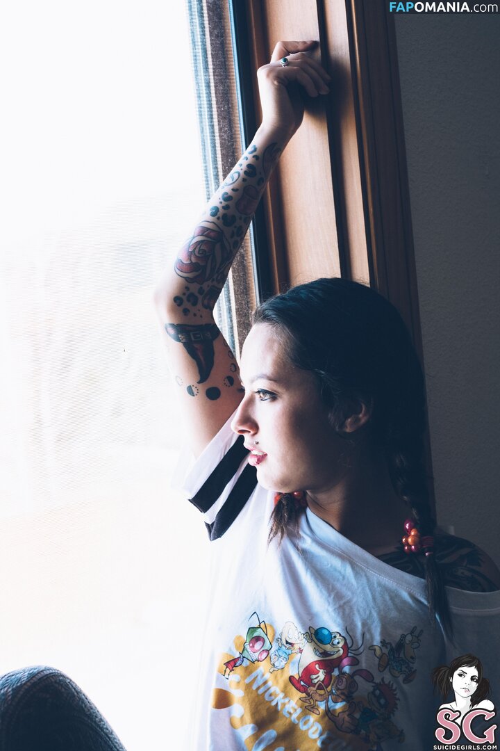 Sassafrass / _sassafrass / definite.bad.idea Nu OnlyFans  Photo fuitée #1