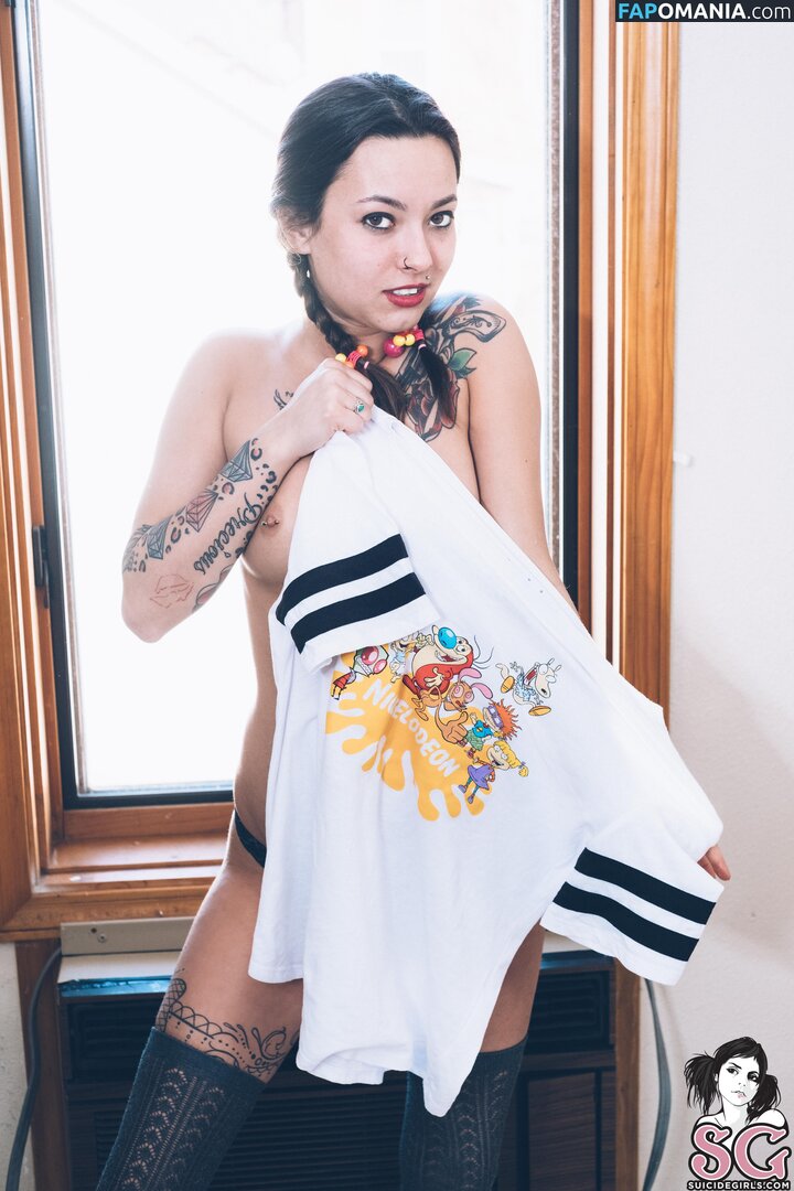 Sassafrass / _sassafrass / definite.bad.idea Nu OnlyFans  Photo fuitée #6