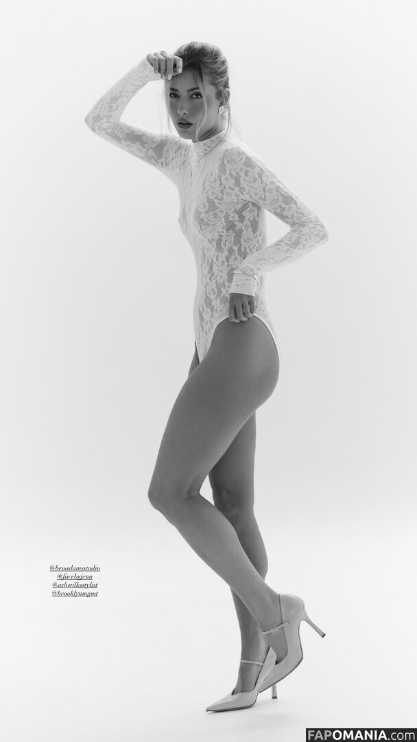 ScarletBliss / Scarlett Bliss Mayer / https: / scarlett.mayer_ Nu OnlyFans  Photo fuitée #4