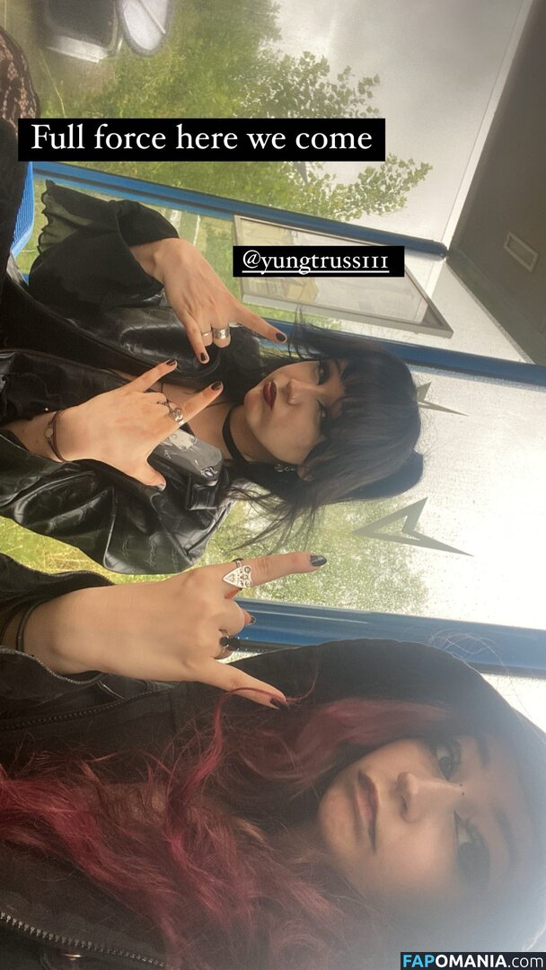 foxynfriendsmadebydesign / scorpionfl0wer / scrtcnt04 Nu OnlyFans  Photo fuitée #4