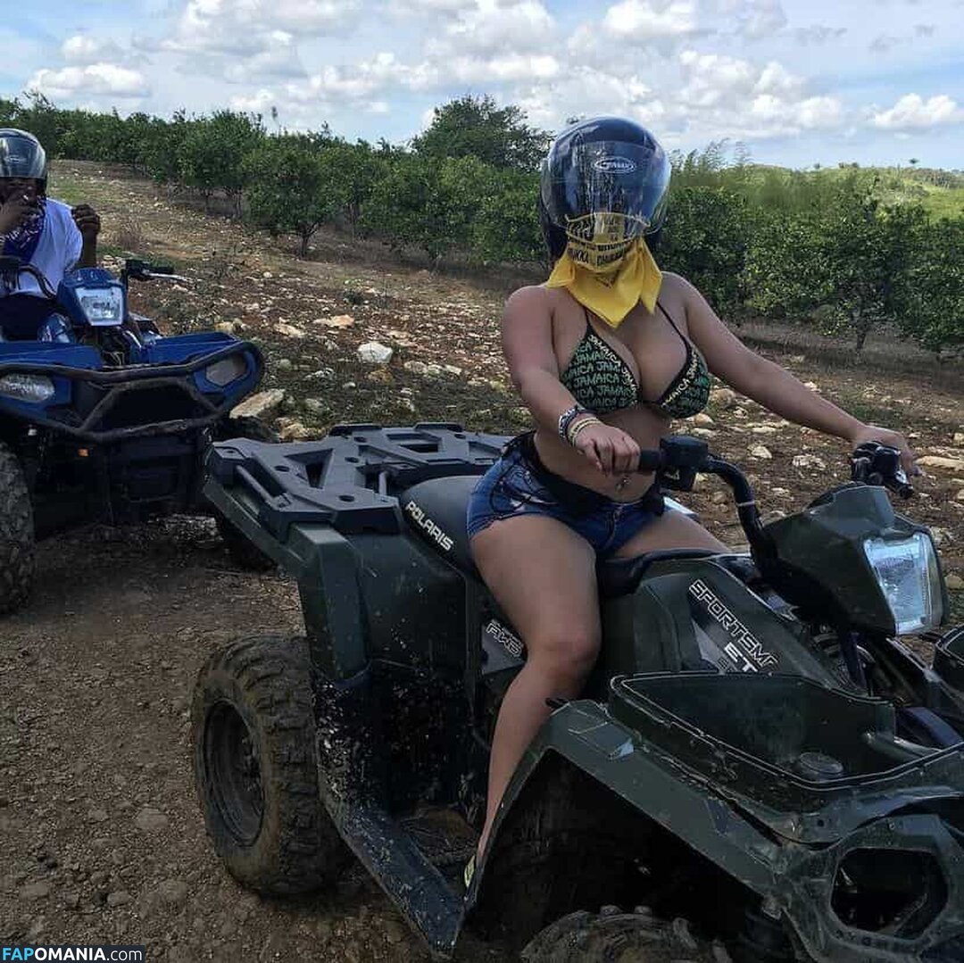 Selena Adams / officialselenaadams4 / selenaadams69 Nu OnlyFans  Photo fuitée #366