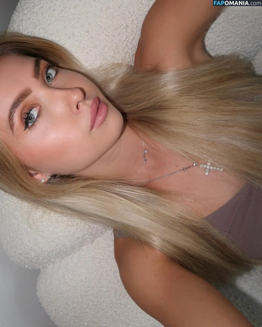 Shania Geiss / shania__geiss Nu OnlyFans  Photo fuitée #120