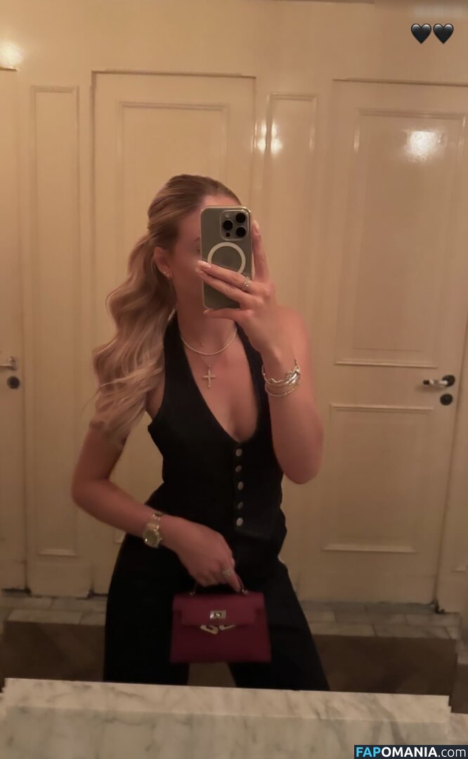 Shania Geiss / shania__geiss Nu OnlyFans  Photo fuitée #297