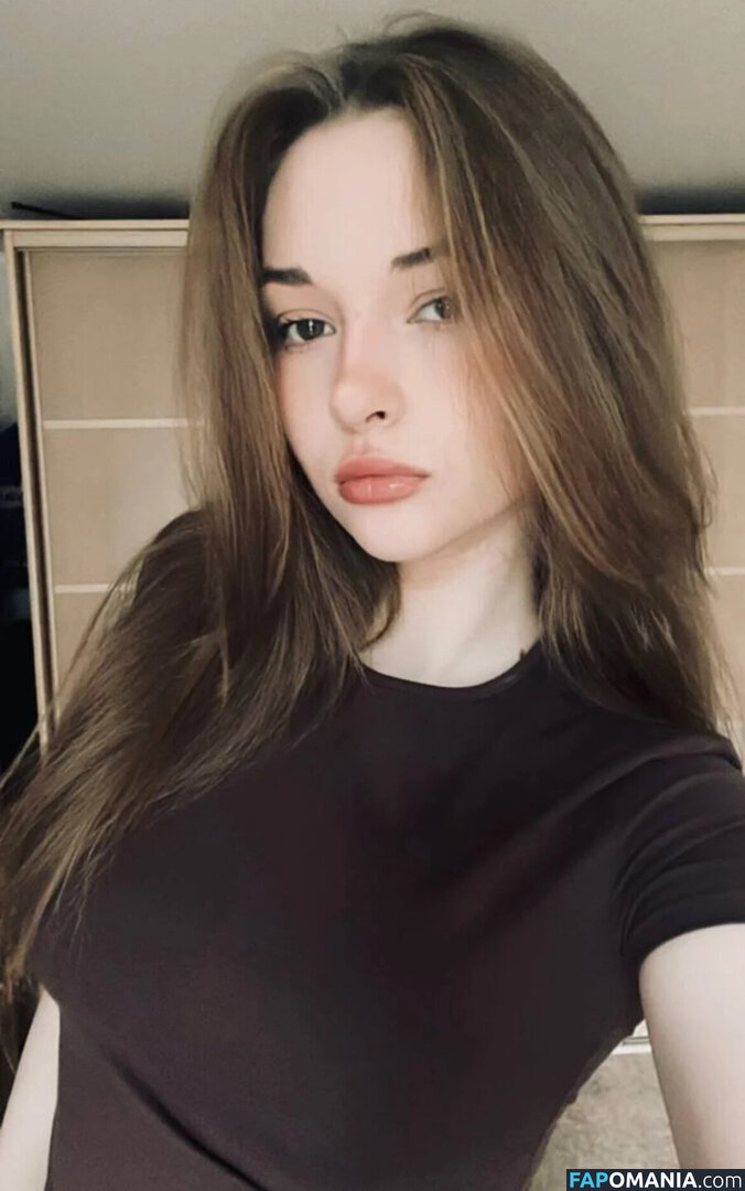 Miroslava / reel / sharrimalagisi Nu OnlyFans  Photo fuitée #5