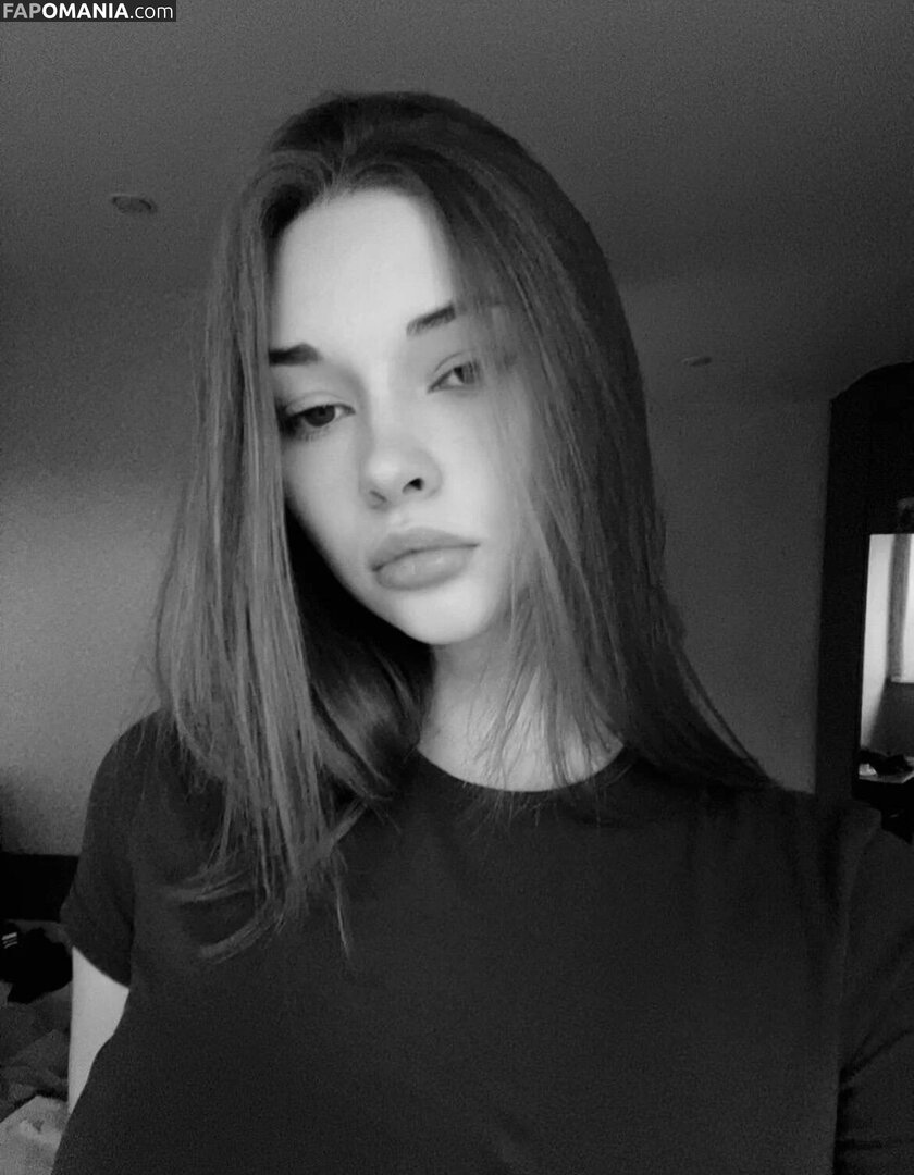 Miroslava / reel / sharrimalagisi Nu OnlyFans  Photo fuitée #10