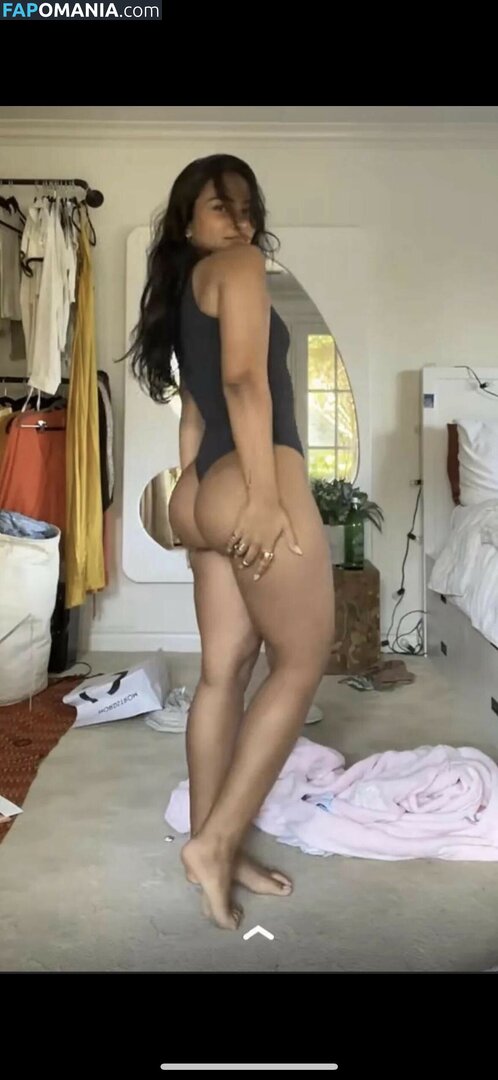 Sienna Mae Gomez / sienna_mae / siennamaegomez Nu OnlyFans  Photo fuitée #1