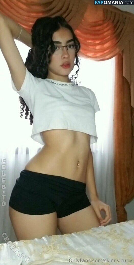 Skinny.Curly Nu OnlyFans  Photo fuitée #4