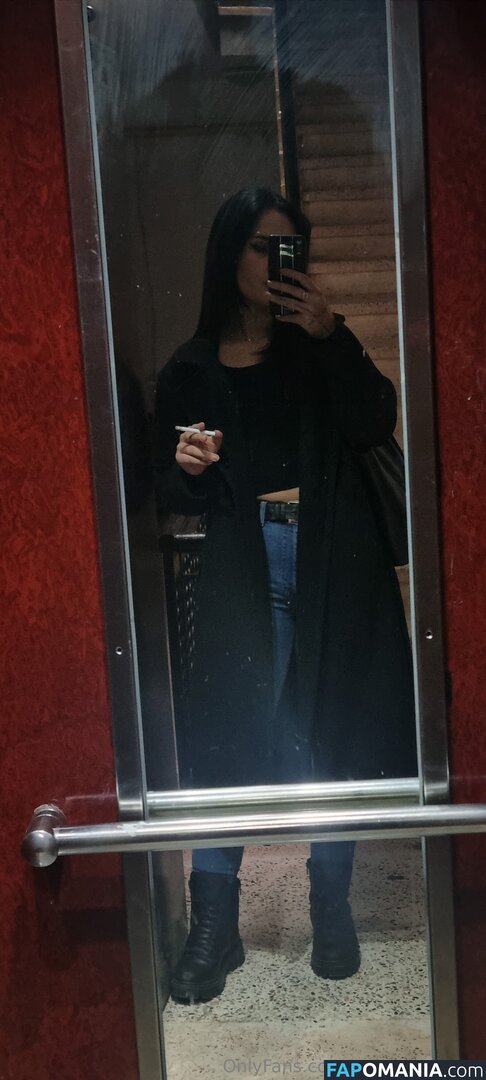 smoking_maya Nu OnlyFans  Photo fuitée #15