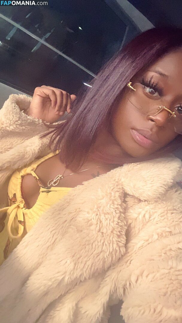 Lola B / Smoochess2xx Nu OnlyFans  Photo fuitée #3