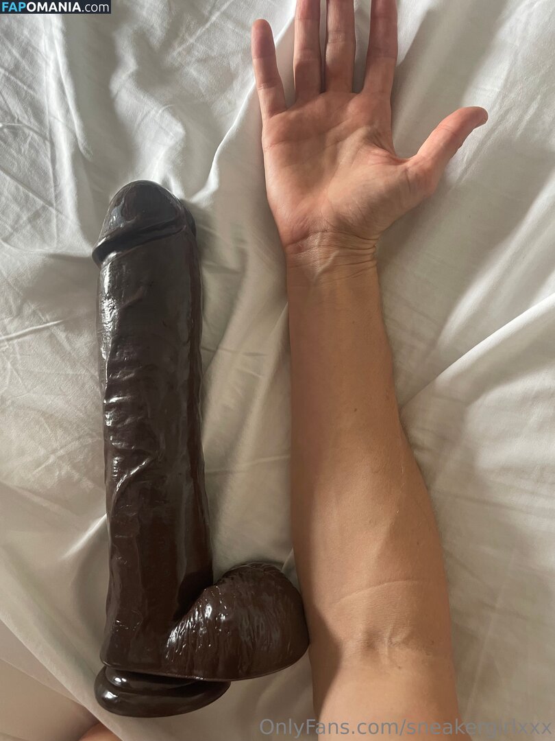 lovesneakers123_ / sneakergirlxxx Nu OnlyFans  Photo fuitée #4