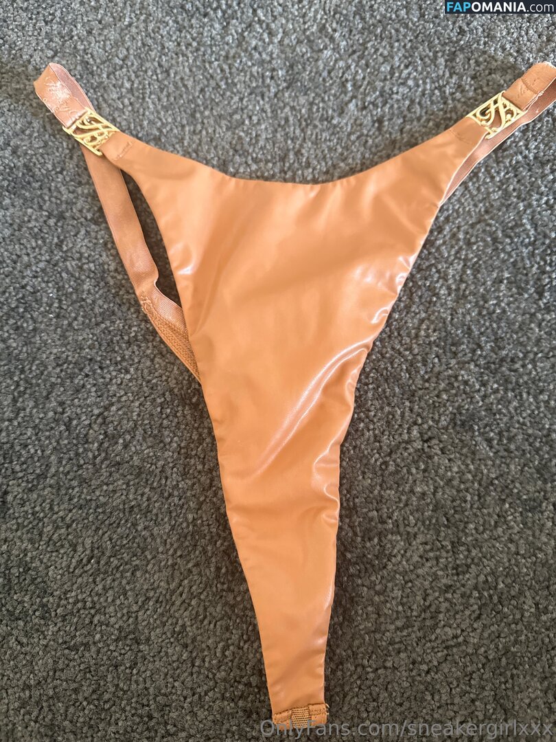 lovesneakers123_ / sneakergirlxxx Nu OnlyFans  Photo fuitée #17