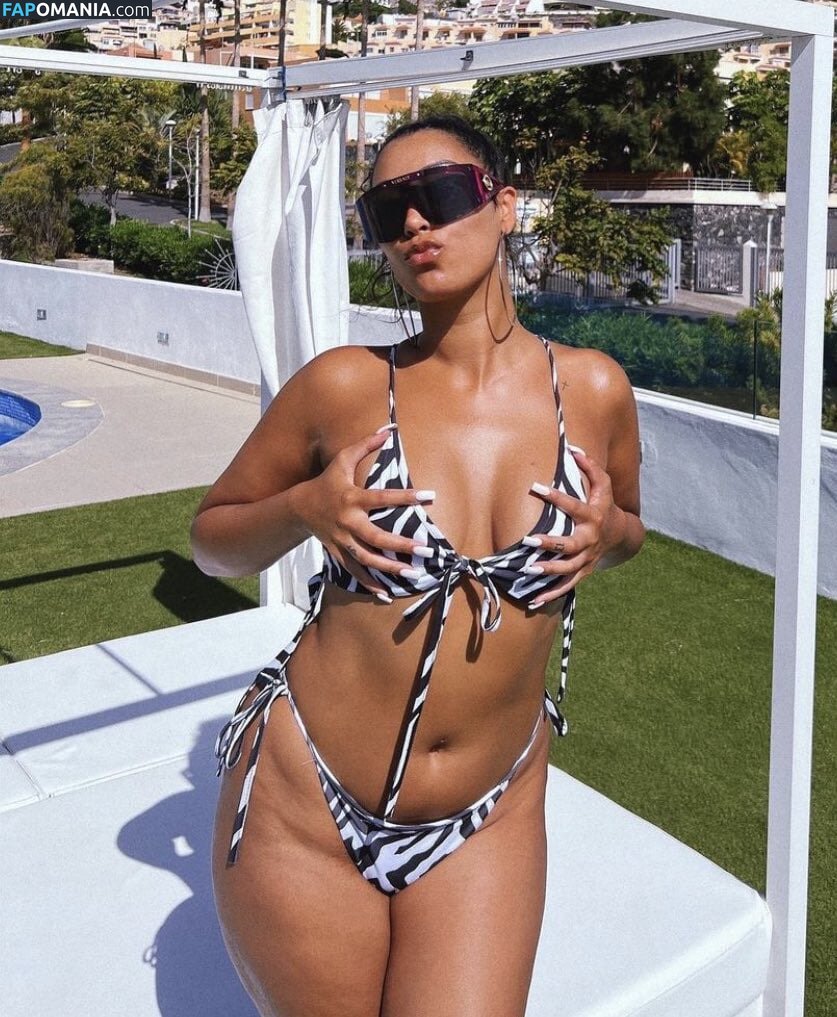 Snoochie Shy Nu OnlyFans  Photo fuitée #2