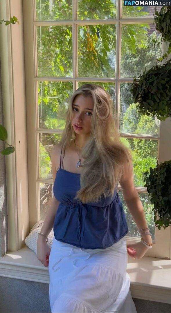 https: / sofyaplotnikova / xsofya_x Nu OnlyFans  Photo fuitée #1