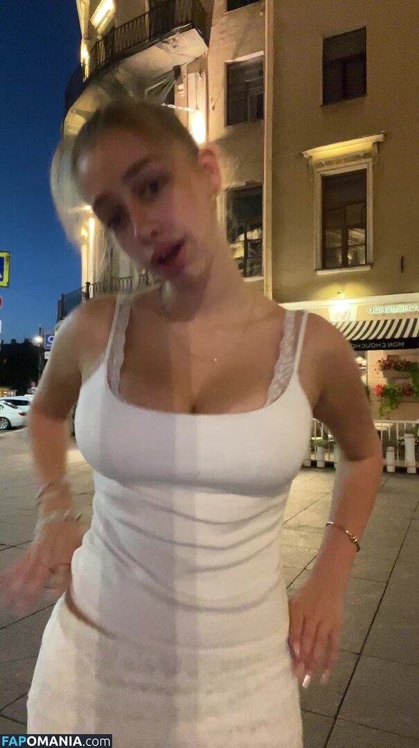 https: / sofyaplotnikova / xsofya_x Nu OnlyFans  Photo fuitée #2