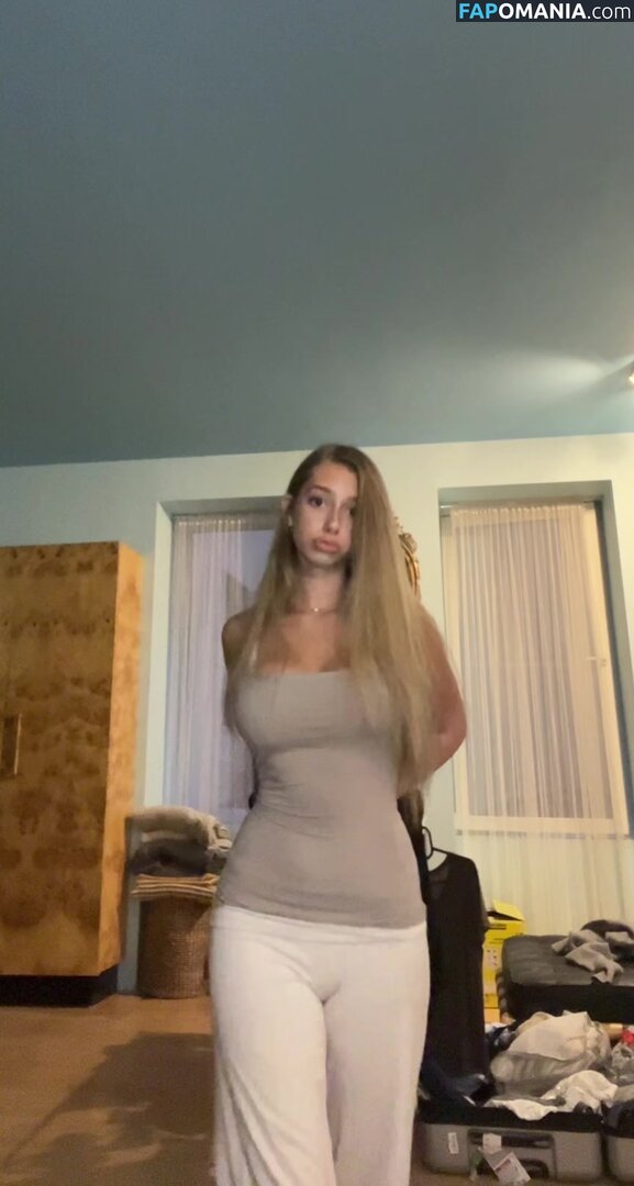 https: / sofyaplotnikova / xsofya_x Nu OnlyFans  Photo fuitée #3