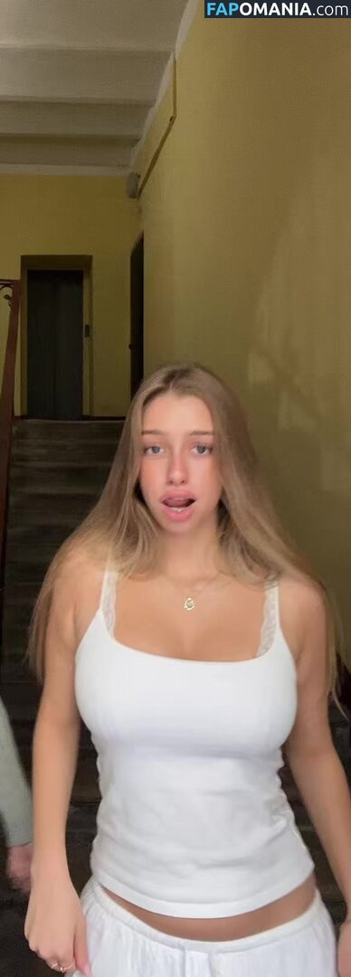 https: / sofyaplotnikova / xsofya_x Nu OnlyFans  Photo fuitée #10